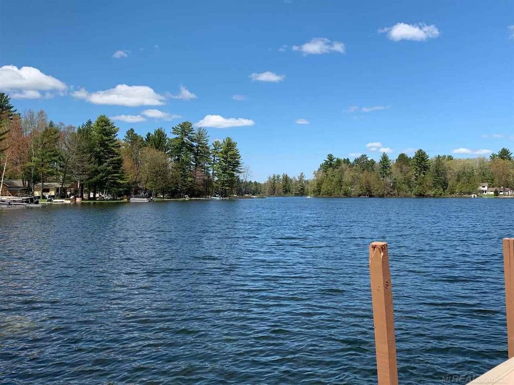 Listing 4044 Tee Lake Woods Dr, Lewiston MI 49756